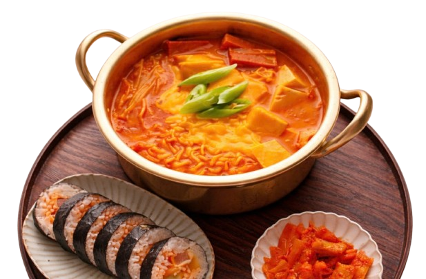 Korean ramen and kimbap in Da Nang at Mr Lee Korean Food & Drink, ramyeon with egg and rice rolls near My An Beach